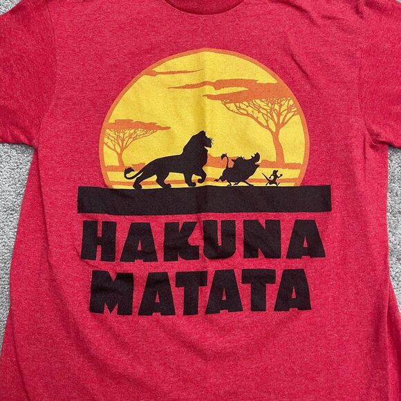 Disney Lion King Hakuna Matata T-Shirt Womens Small Red Crew Neck Graphic Tee - Picture 3 of 8